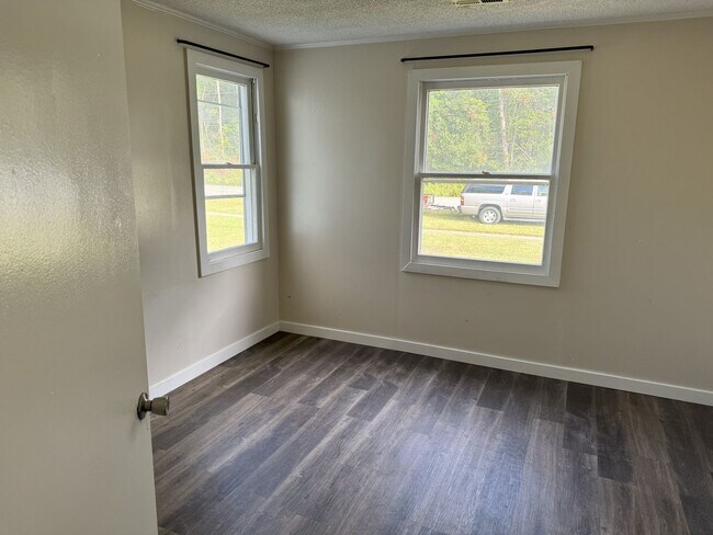Building Photo - 307 Miller Blvd