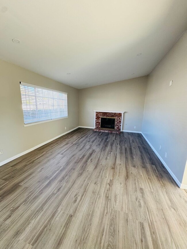 Building Photo - A Bright and Beautiful Place to Call Home