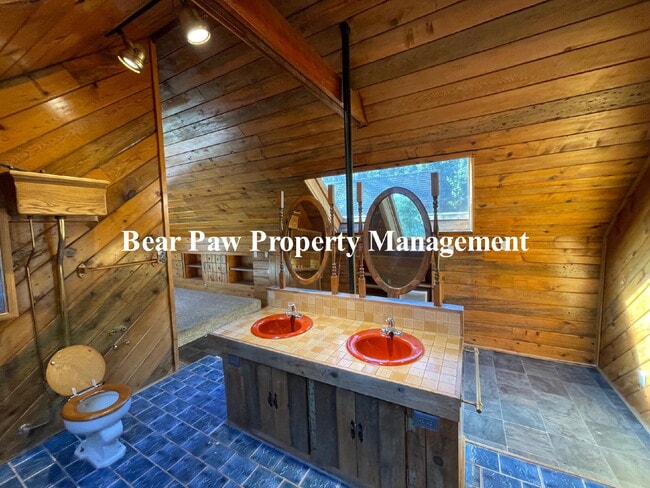 Building Photo - Perfect Mountain Log Home!