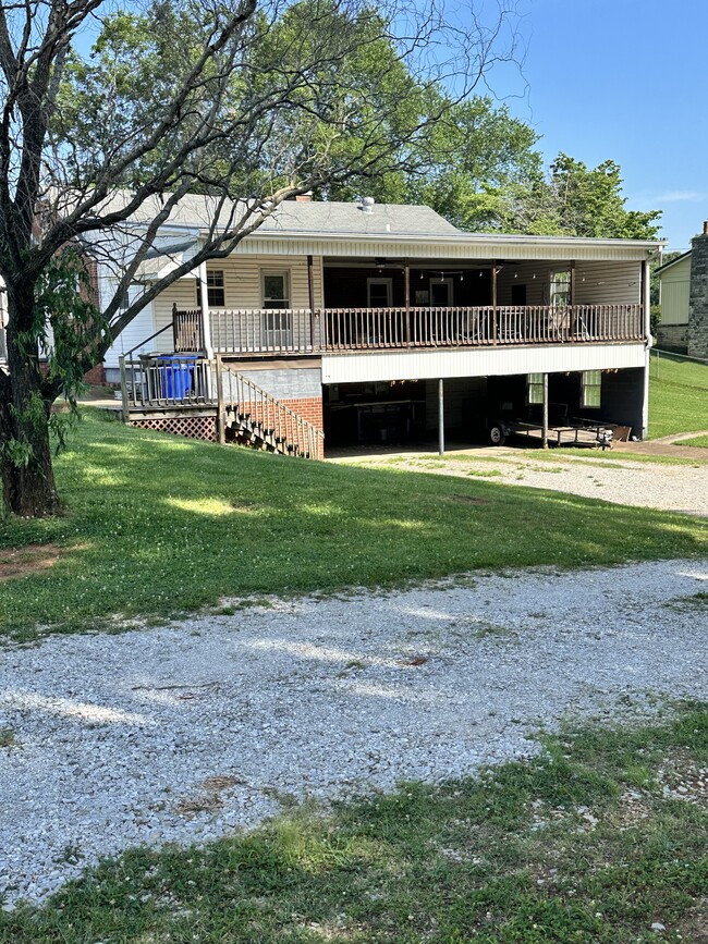 Building Photo - 1102 Hermitage Dr