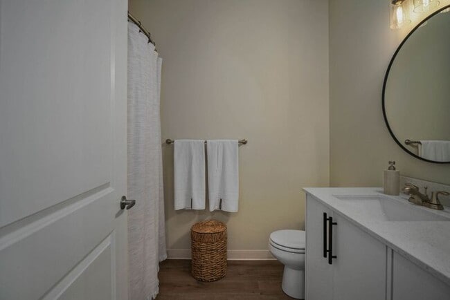 Building Photo - 190 Elma Ave SE