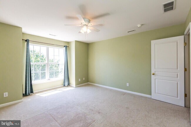 Building Photo - 684 Churchill Rd