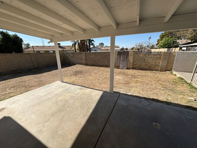 Building Photo - Newly Renovated 3 bedroom 2 bathroom House In Tempe. Private Pool With Pool Service Included