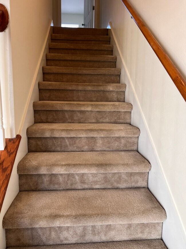 Building Photo - Available Now! 2 Bed, 2.5 Bath Townhome in The Cottages Of Lake Forest