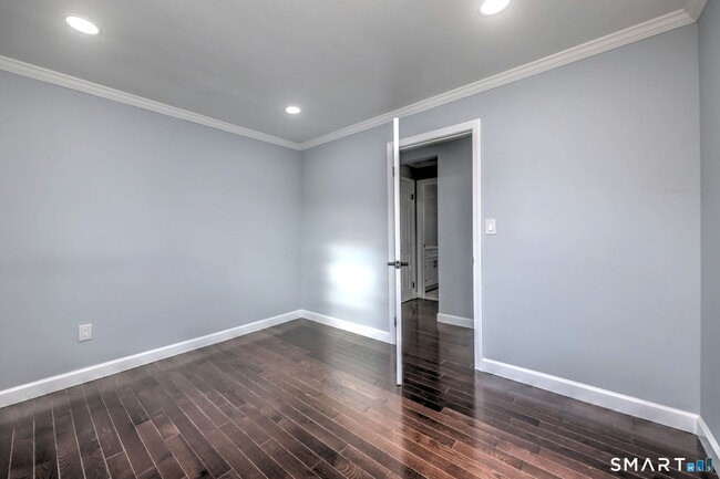 Building Photo - 206 Bridgeview Pl