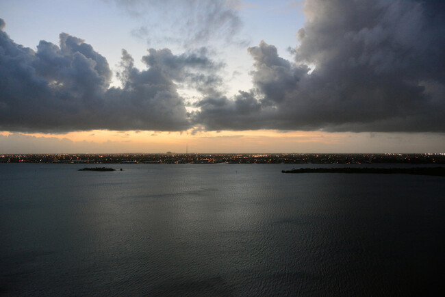 Building Photo - 5510 N Ocean Dr