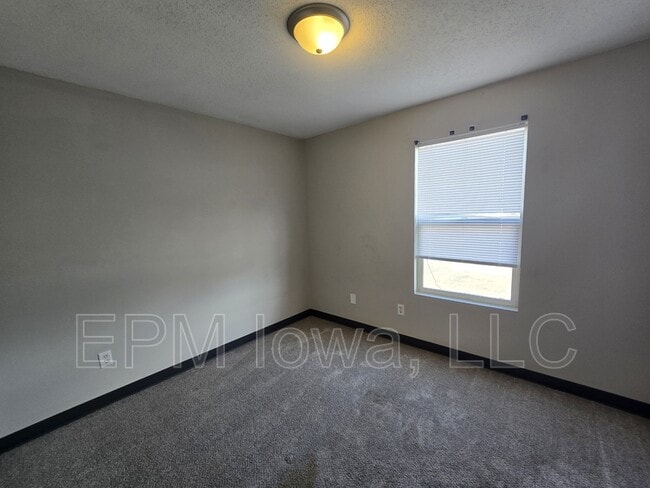 Building Photo - 60 Miller Ave SW