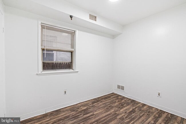 Building Photo - 864 N 42nd St