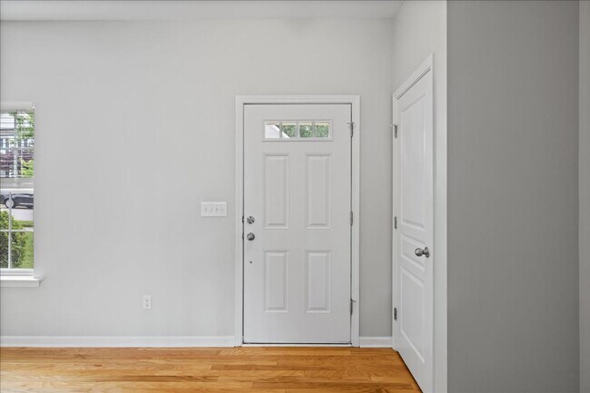 Building Photo - Well Maintained Three Bedroom Home!