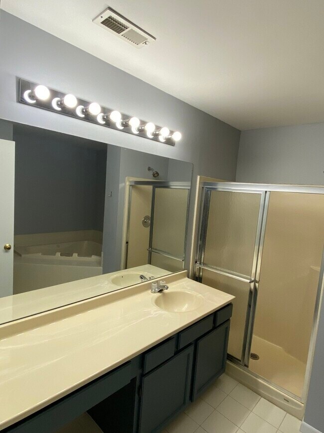 Building Photo - 5S510 Scots Dr