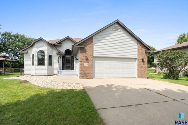 Primary Photo - Charming Multi-Level Home! Large Backyard,...