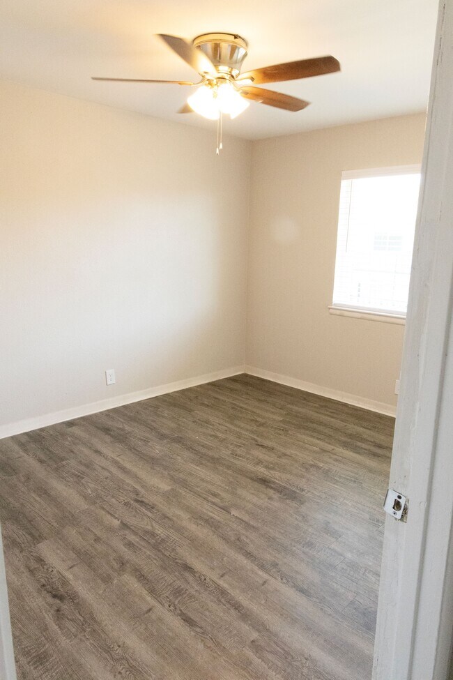 Building Photo - Parkside Apartments