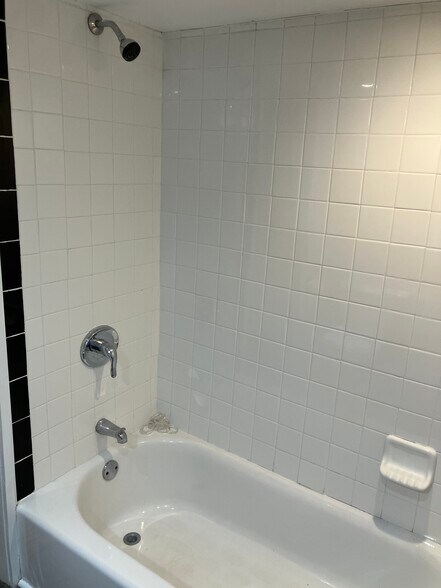 Building Photo - 100 Island Ave