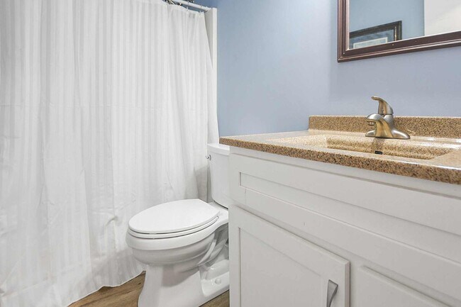 Building Photo - Pet Friendly Three Bedroom!