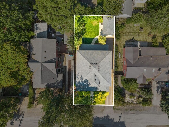 Building Photo - Spacious 4-Bedroom Dream Home – Perfect fo...