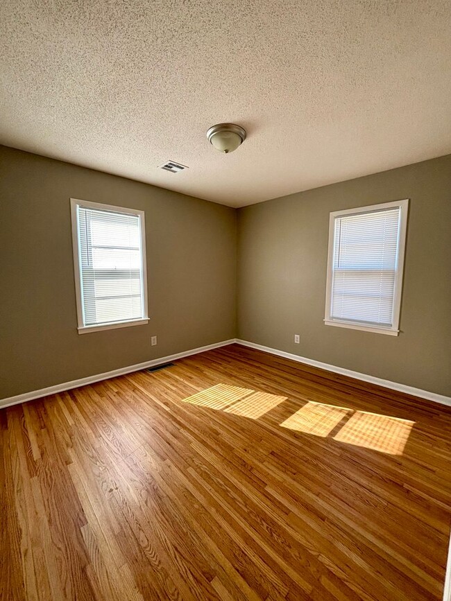 Building Photo - Stunning and Bright home in the heart of the Rose District