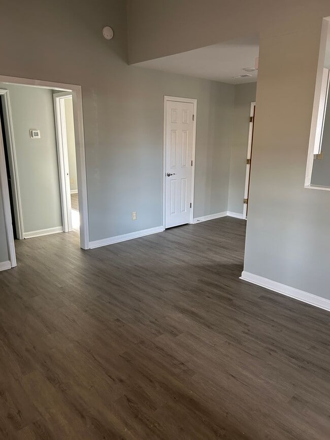 Building Photo - 122 Windsong Rd