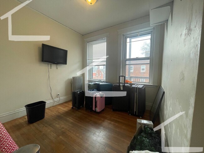 Building Photo - 9/1 Oversized 5BR near BU, Longwood, Kenmo...