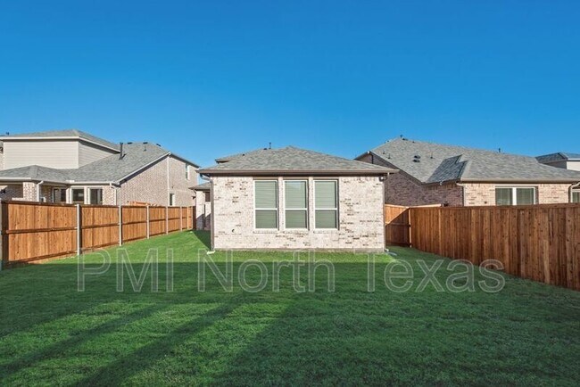 Building Photo - 805 Portina Dr