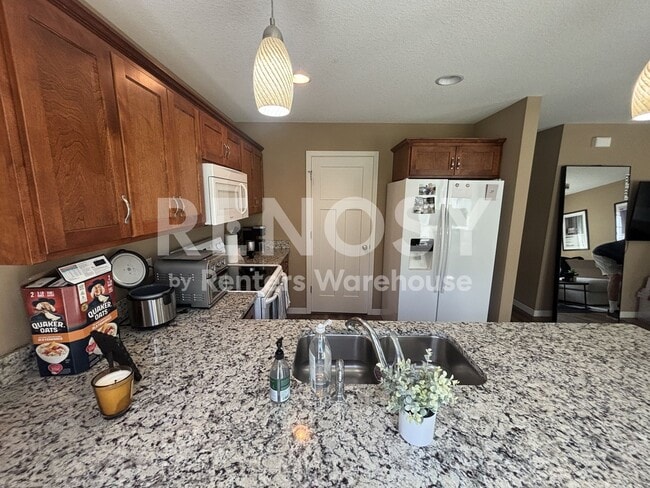 Building Photo - Available now - 1 Bedroom 1 Bath Condo in Golden Valley