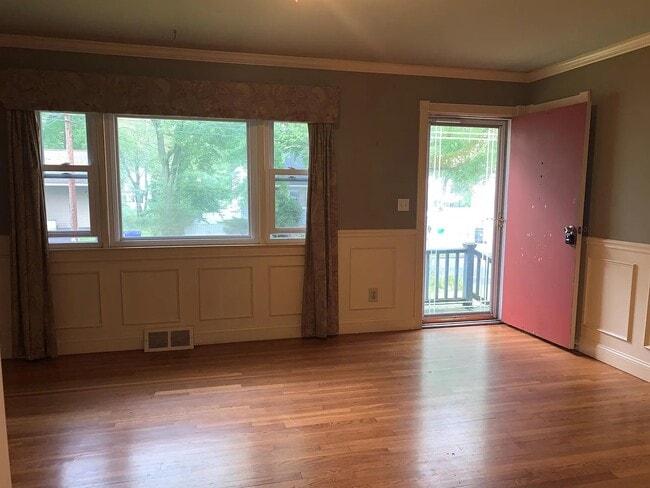 Building Photo - 133 May St