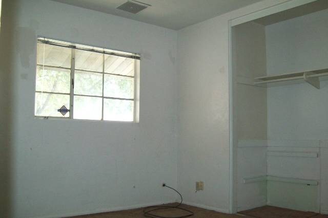 Building Photo - 1506 W 6th St