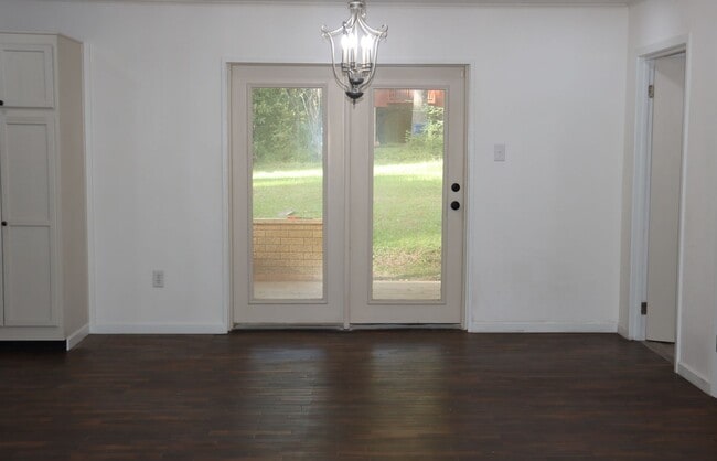 Building Photo - Newly Remodeled Single-Family Home