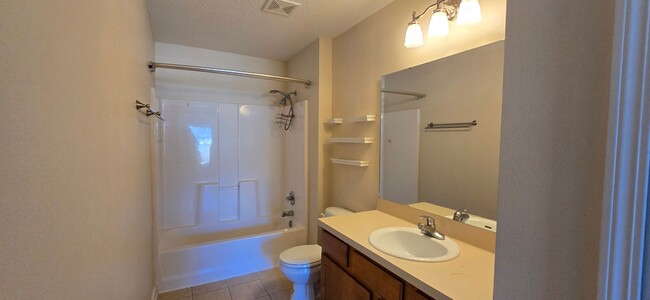 Building Photo - 2/2 Second Floor Condo in Willow Ridge