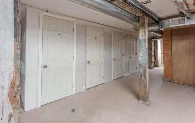 Building Photo - 1420 N Talman Ave