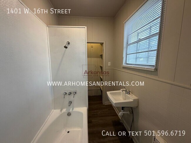 Building Photo - 1401 W 16th St