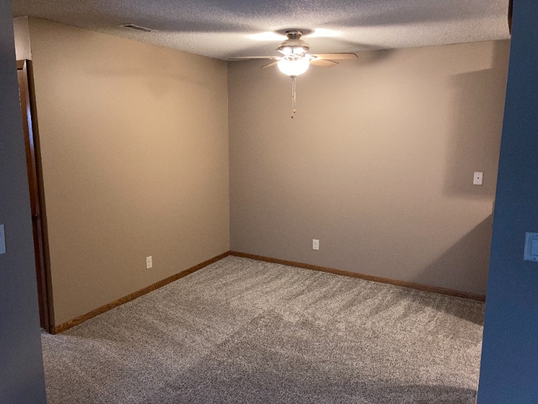 Building Photo - 5100 Emerald Dr