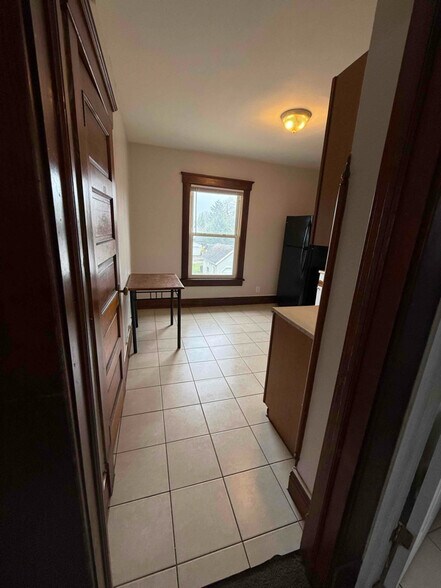 Building Photo - 505 6th St NE