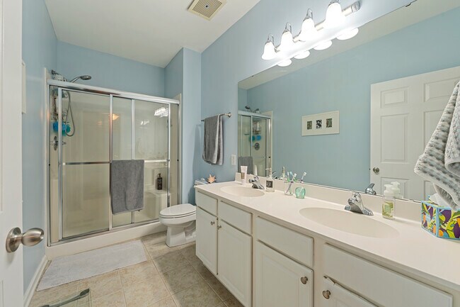 Building Photo - 5433 Village Dr NW