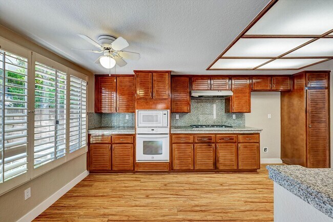 Building Photo - Beautiful Large 4 Bedrooms, 3 Baths in Bernardo Heights