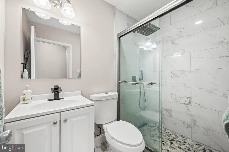 Building Photo - 21 W 7th St