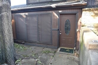 Building Photo - 5506 Willow Cir