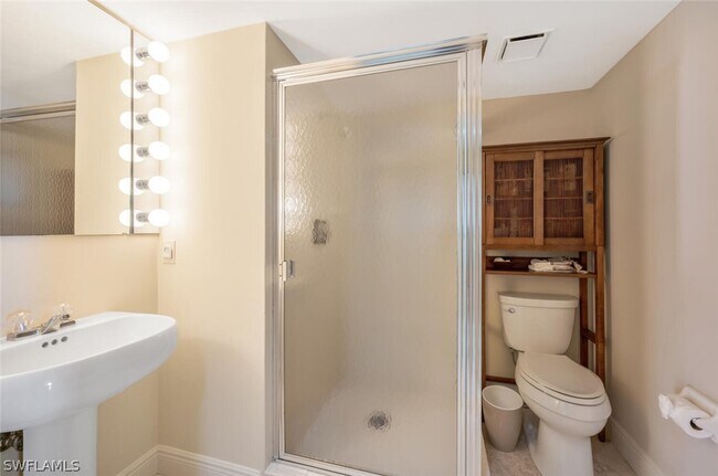 Building Photo - 20 Seagate Dr