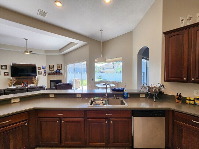 Building Photo - Beautiful 4 Bedroom 4 Bath Home In Ruskin