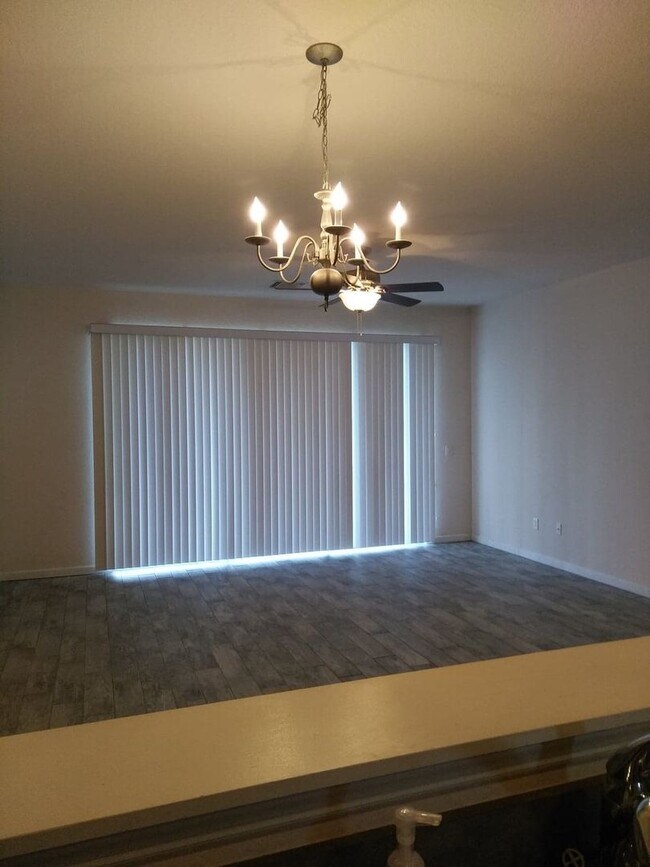 Building Photo - Beautiful 3BR/2.5BA Townhome with Water View in Fore Ranch