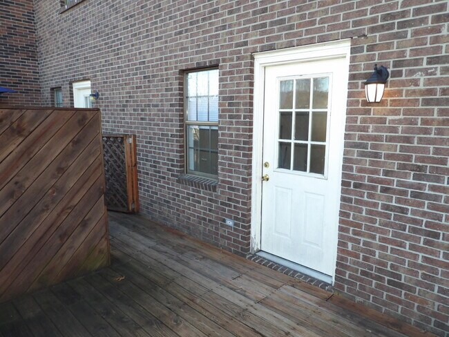 Building Photo - 65 Ashwood Ct