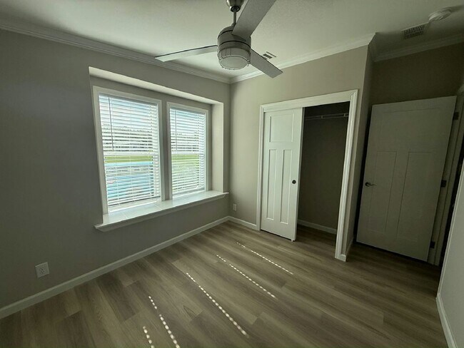 Building Photo - 3621 Campari Dr