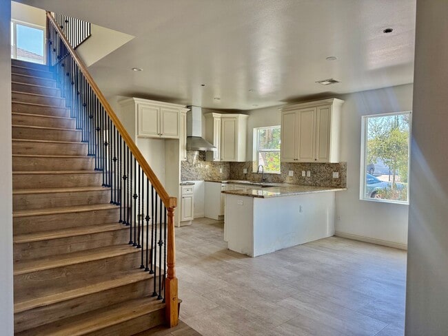 Building Photo - 2132