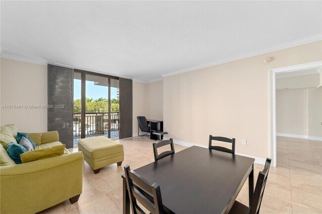 Building Photo - 540 Brickell Key Dr