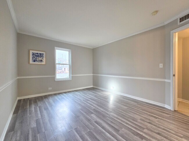 Building Photo - 5001 Carriage Way Dr