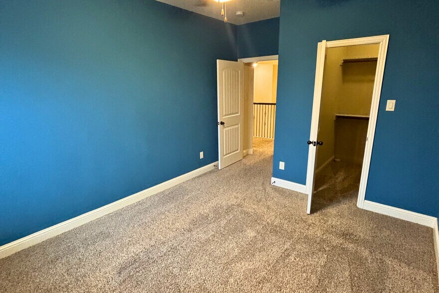 Building Photo - 5547 Lightfoot Ln