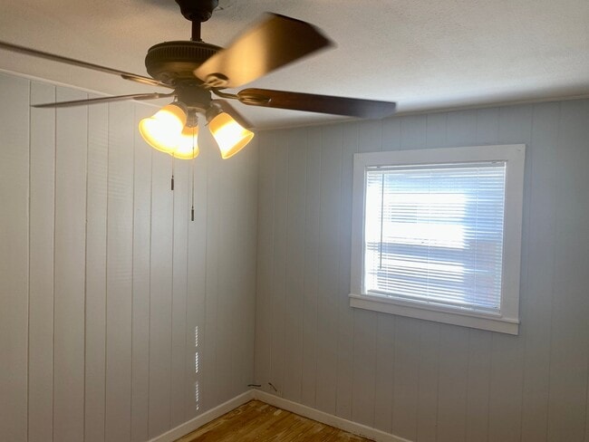 Building Photo - Amazing, Private 1/1 Located In Clearwater