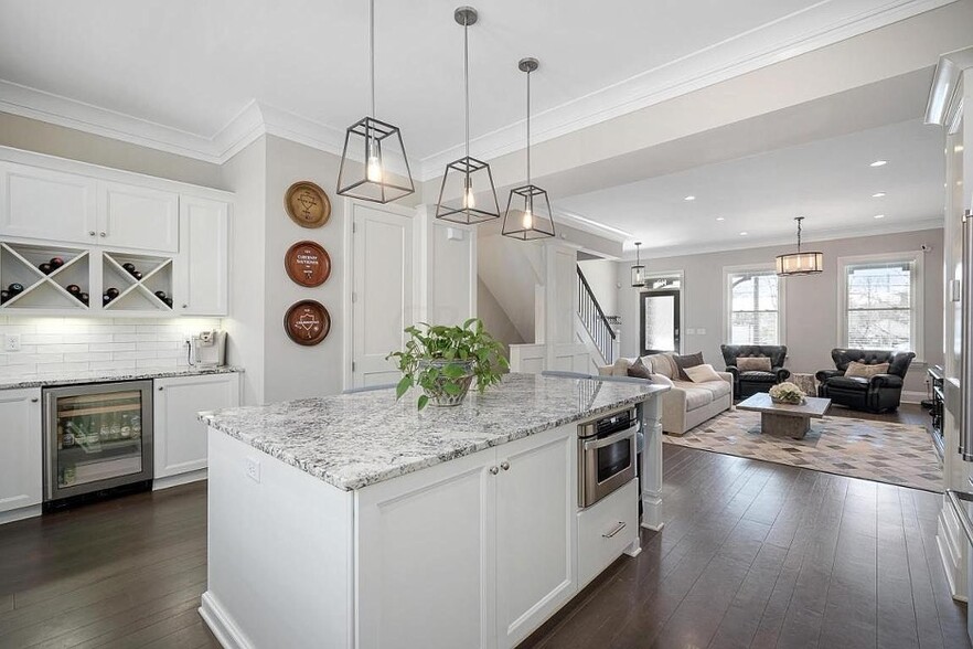 Building Photo - 112 W Starr Ave