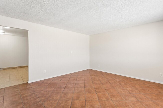 Building Photo - Completely updated minutes to Hiking at South Mountain!!!  Brand New Paint, Tile and Laminate Thr...