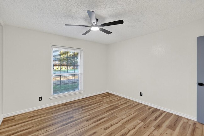 Building Photo - 2821 Metz Dr