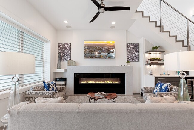 Building Photo - 14836 Granada Dr